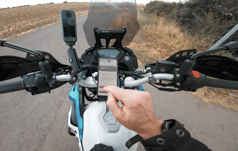 A rider checking a lane's legal status on Holloway, phone mounted on the handlebars mid-ride